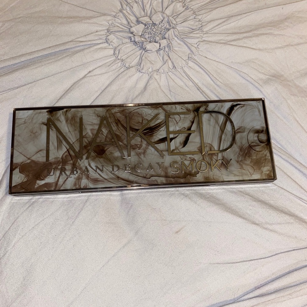 Makes Urban decay eyeshadow pallet